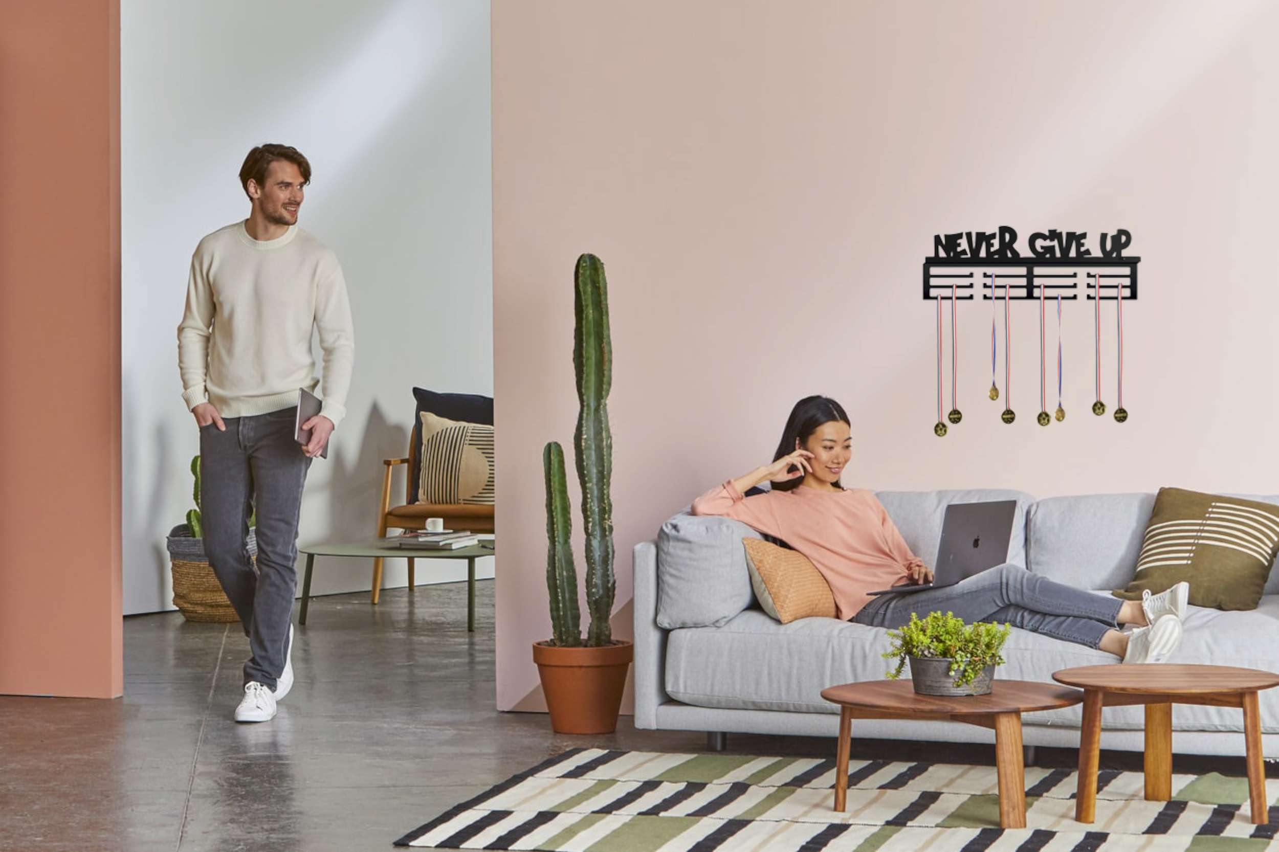 Wieszak na medale NEVER GIVE UP - obrazek 6