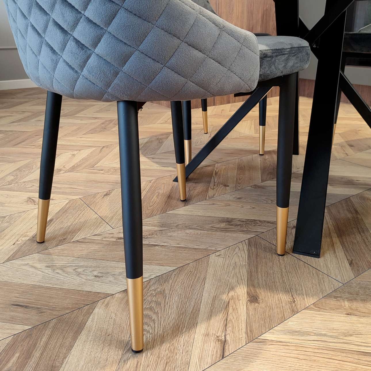 Krzesło welurowe tapicerowane Vermont Velvet grafitowe - obrazek 3