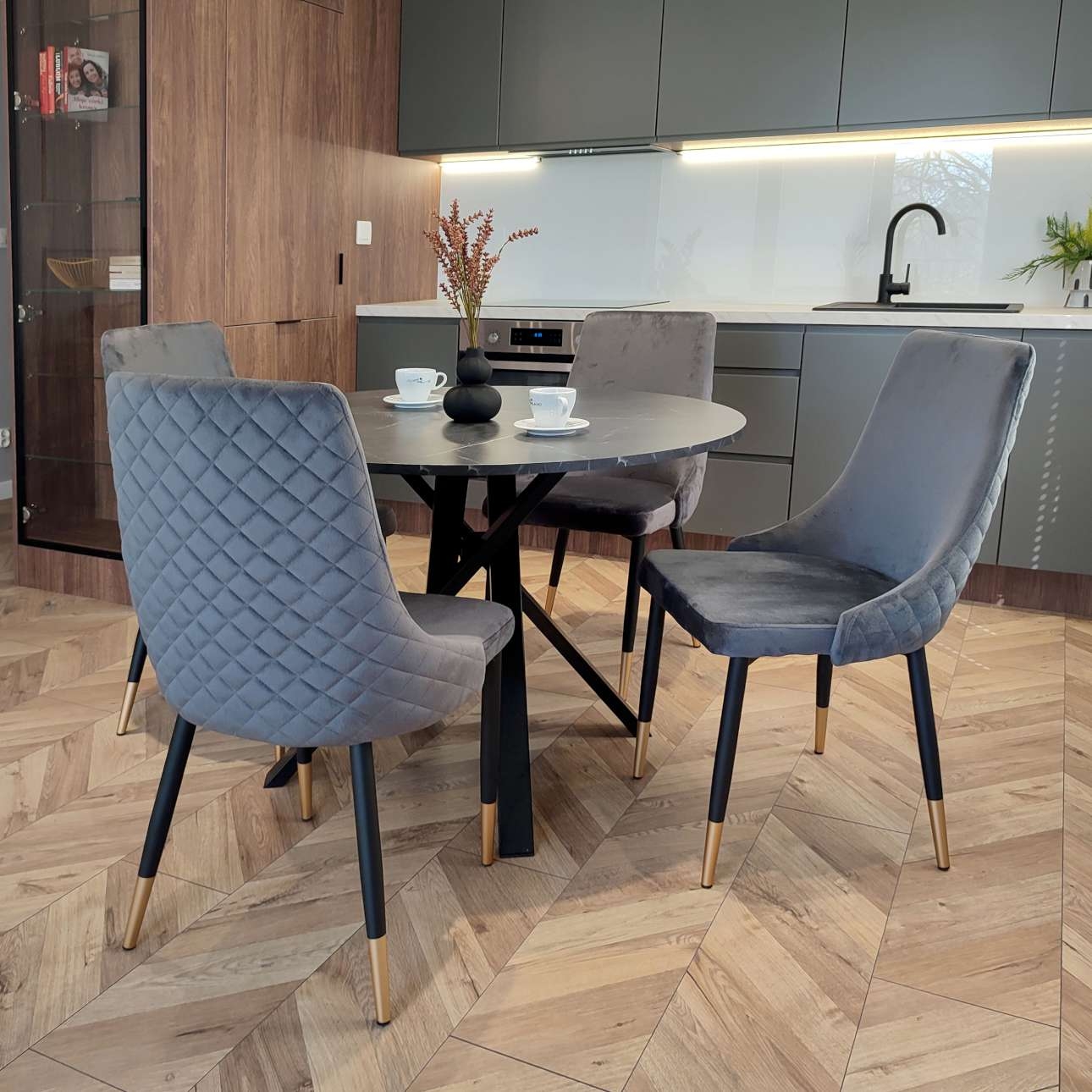 Krzesło welurowe tapicerowane Vermont Velvet grafitowe - obrazek 4