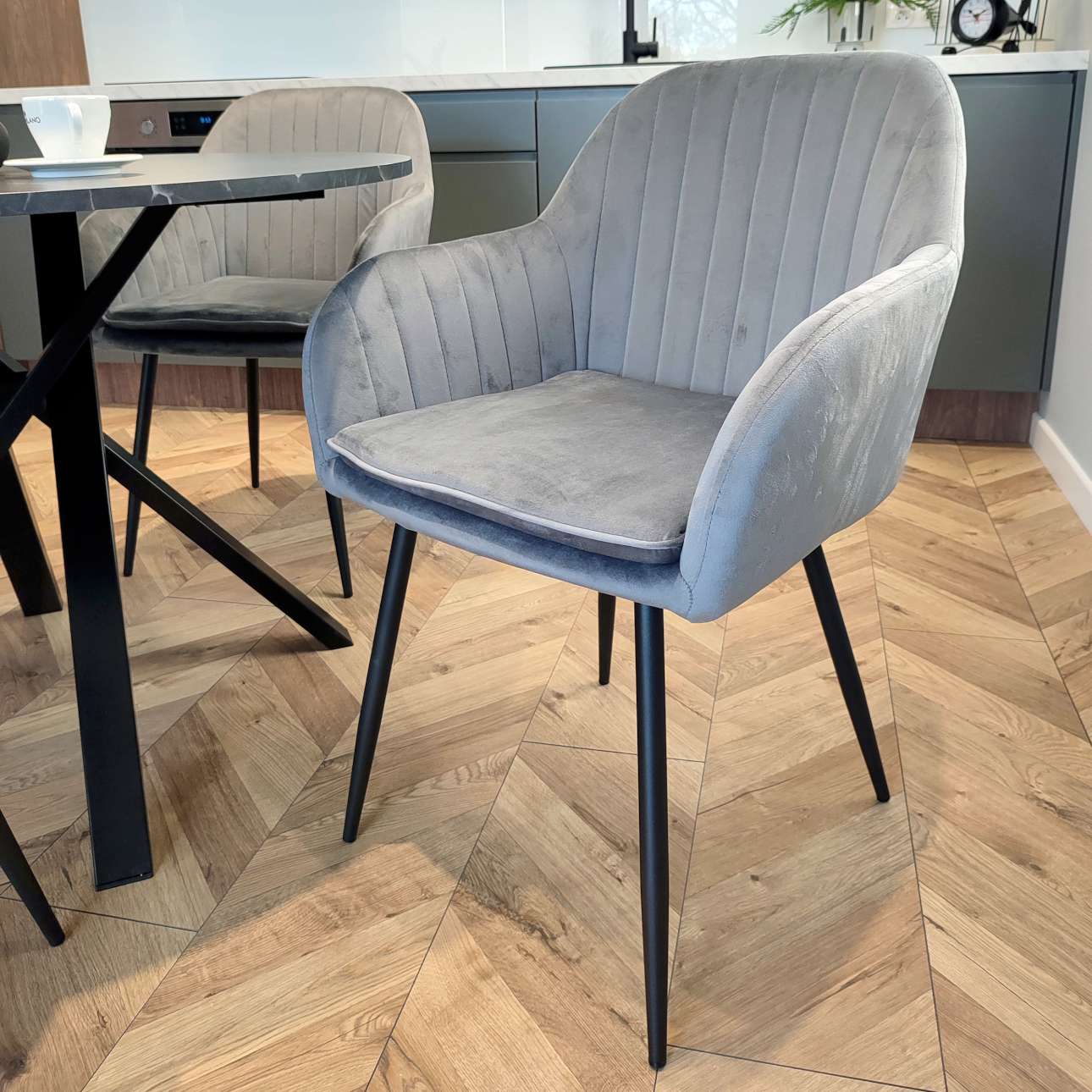 Krzesło welurowe SEVILLA VELVET grafitowe - obrazek 4